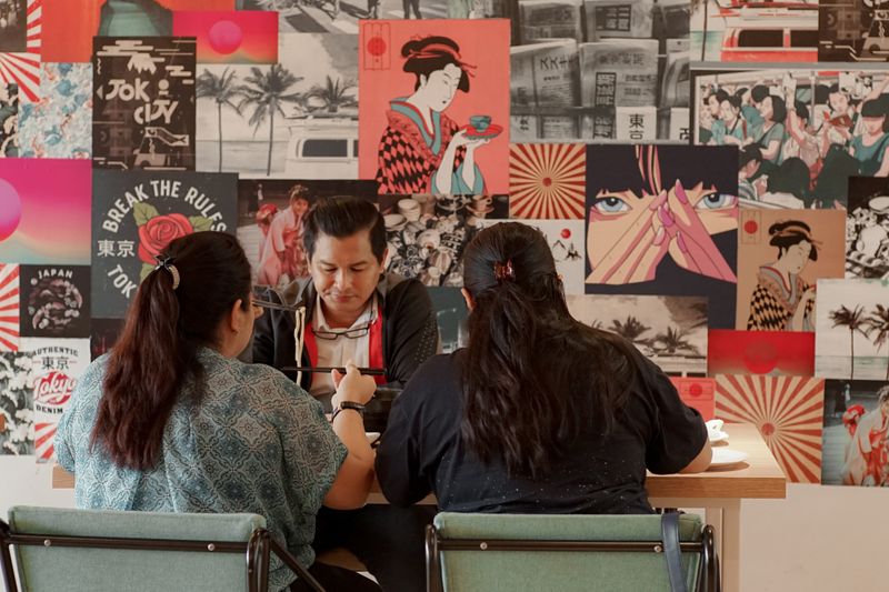 Guests enjoying the vibrant chopt restaurant dining experience in New York